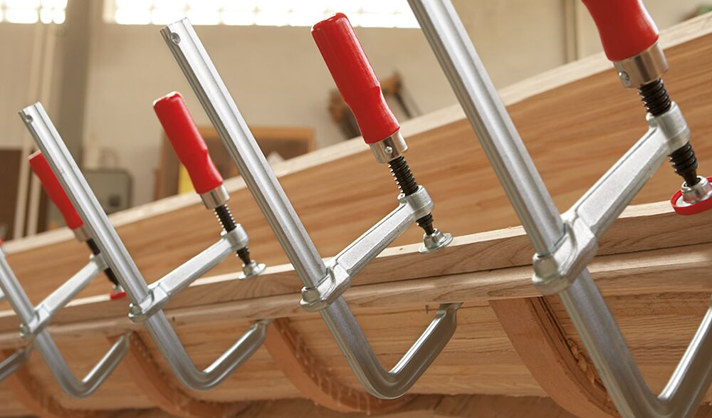 Ganzstahl-Schraubzwinge mit Holzgriff classiX GS
